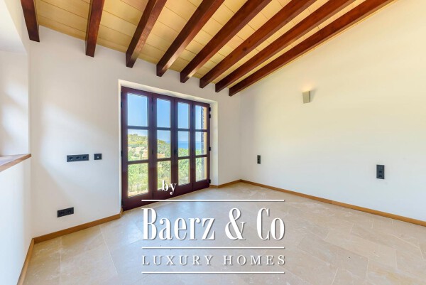 photo 5 Impressive Mansion with guest house, pool and sea views in Estellencs