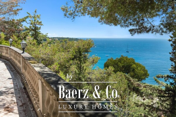 photo 3 Roquebrune-Cap-Martin, 3 villas to renovate on 12 758m2 of plot