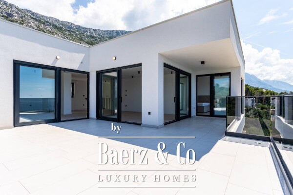 photo 11 Brela, an imposing villa with a panoramic view