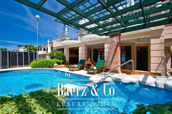 photo 9 Poreč, exclusive villa with 430 m2, attractive location