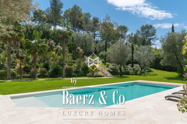 photo 3 Contemporary villa in a prestigious estate in Mougins