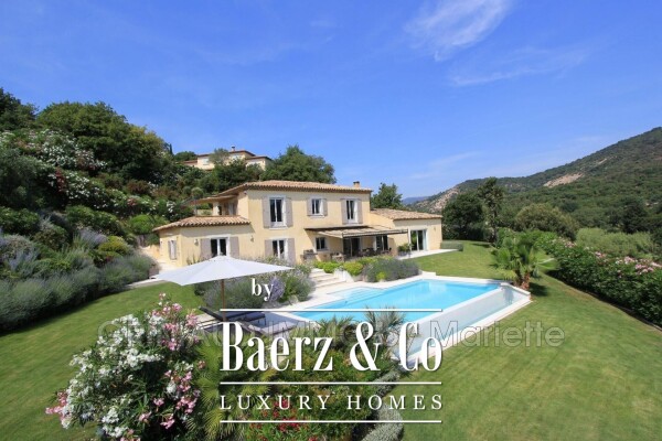 photo 2 In an estate with a swimming pool and tennis court, beautifu