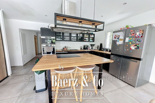 photo 6 Contemporary house with a swimming pool on a large, enclosed