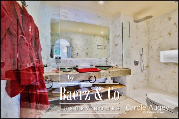 photo 15 Authentic Villa facing the Golf Course