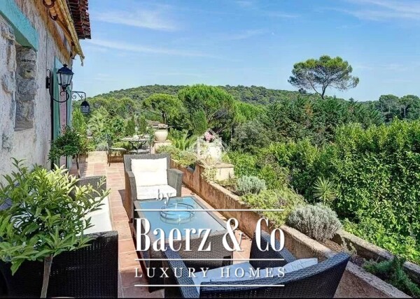 photo 20 Provençal in a gated domain.