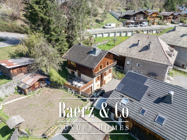 photo 4 TRADITIONAL SAVOYARD STYLE - 6 BEDROOM CHALET