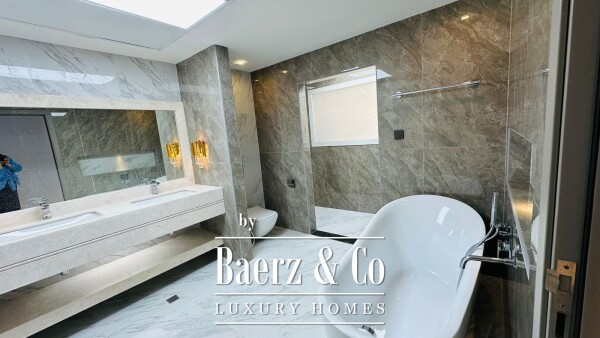 photo 19 Luxury Villa in Jumeirah Park with Canal View