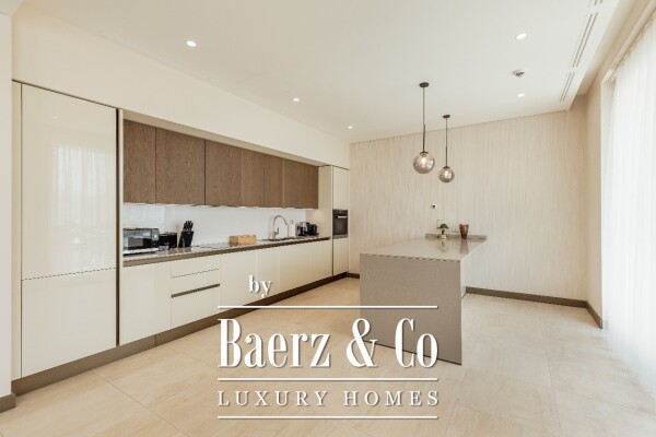 photo 15 Luxurious Three Bedroom Apartment with a Seaview