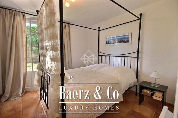 photo 16 Provençal house with sea view in sought-after estate