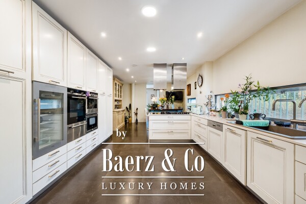 photo 9 Timeless Elegance in the Heart of Hollywood