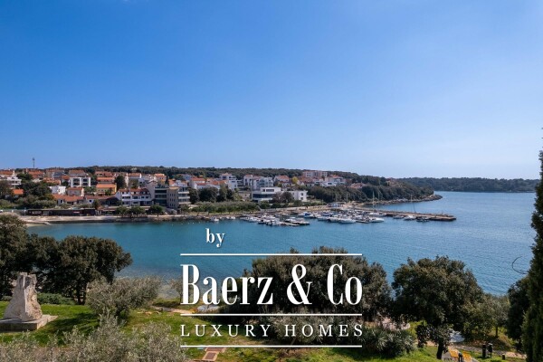 photo 2 Istria, Pula, Pješčana Uvala, attractive villa first row to the sea