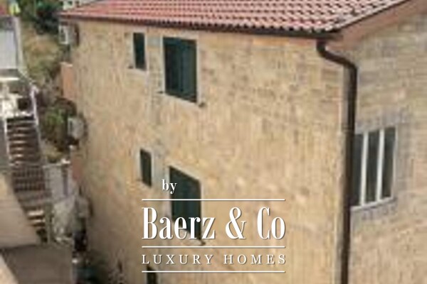 photo 4 Omiš, Nemira, stone apartment house with sea view