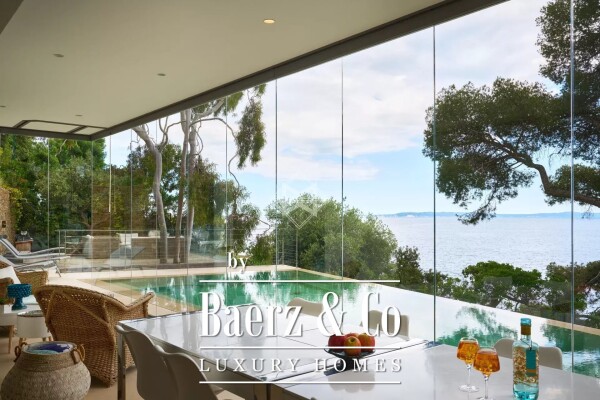 photo 4 Waterfront Villa with Private access to the beach and Dock - Le Lavandou