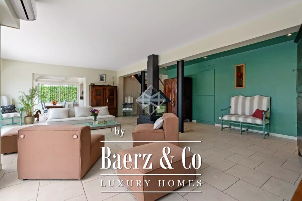 photo 5 Charming Villa Nestled in a Green Oasis