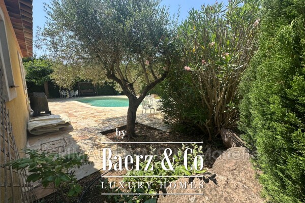 photo 3 Calm and Comfort: House with Pool and Large Garage