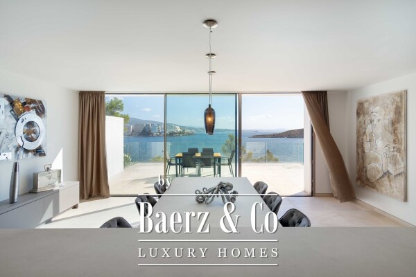 photo 8 Modern seafront villa in Cala Vinyes