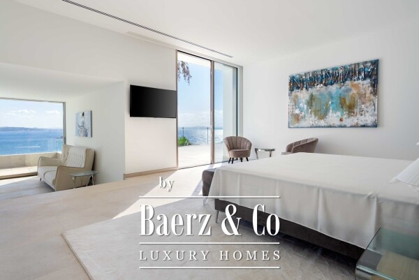 photo 15 Modern seafront villa in Cala Vinyes