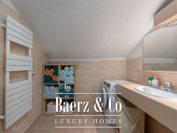 photo 10 3-bedroom penthouse - Ideally located