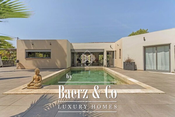 photo 6 Exceptional Villa in a Natural Setting Between Vineyards and Forest, Just 10 Minutes from the Beaches