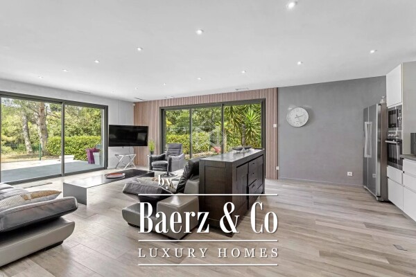 photo 18 Exceptional Villa in a Natural Setting Between Vineyards and Forest, Just 10 Minutes from the Beaches