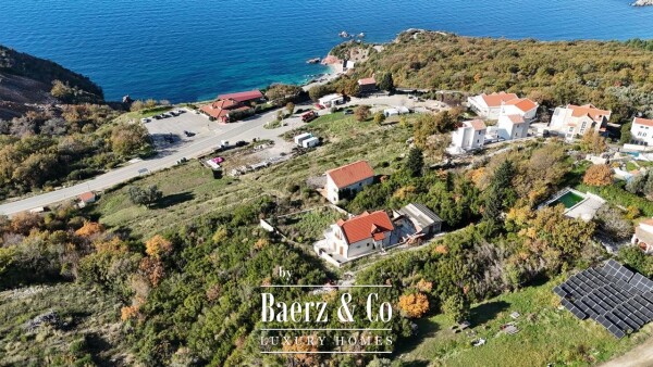 photo 1 House with a Plot in a Premium Location for Renovation