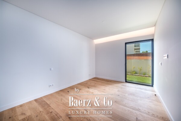 photo 33 4 bedroom flat with private garden, in Carcavelos