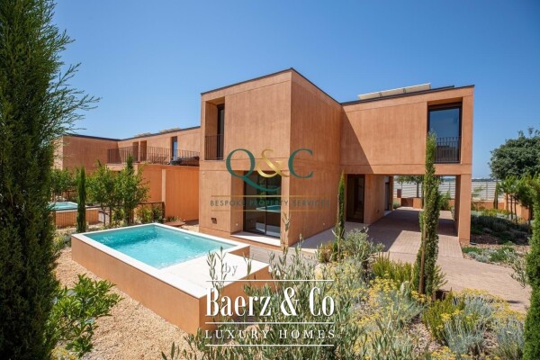 photo 1 Beautiful luxury home in Quarteira, Vilamoura