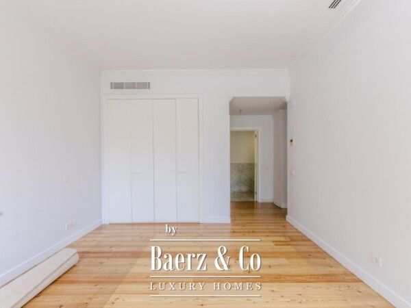 photo 12 3-bedroom apartment with private parking, in a prime Chiado location