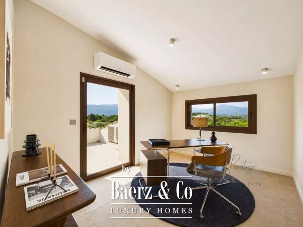 photo 14 Elegant 5-Bedroom Villa with Pool in Castellaras Aréa
