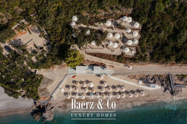 photo 3 Luxurious Studio Apartment on the Coast of Montenegro