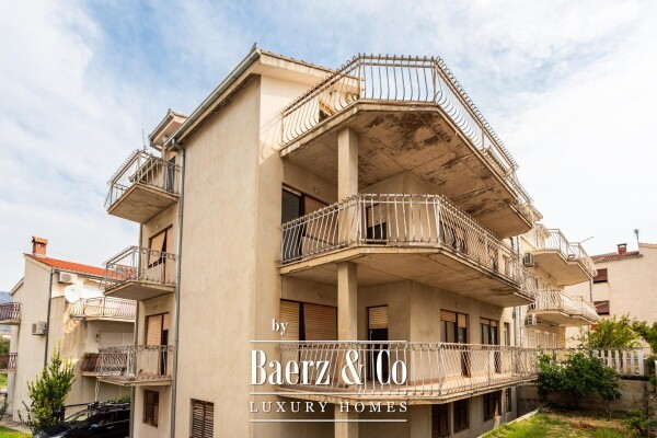 photo 1 Stobreč, a well-built house with 3 apartments, total area of 561 m²