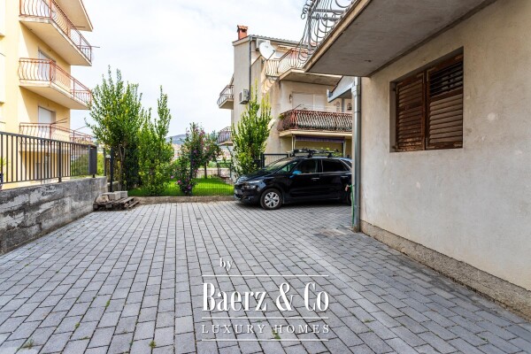 photo 4 Stobreč, a well-built house with 3 apartments, total area of 561 m²