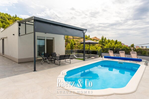 photo 1 Podstrana, newly built house with a pool