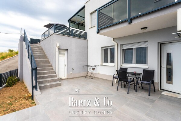 photo 2 Podstrana, newly built house with a pool