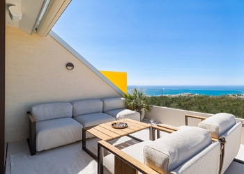 Bright Apartment with Private Terrace